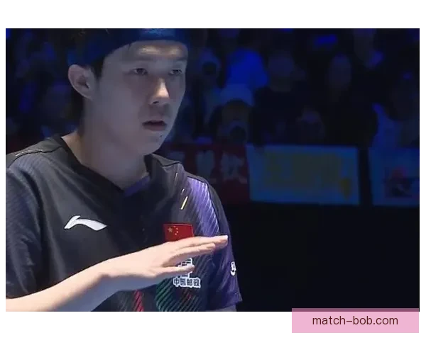 王楚钦接受采访时突然双手撑地拼尽全力感动无数球迷